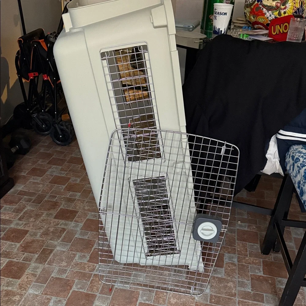 Pet Travel Carrier with Metal Door